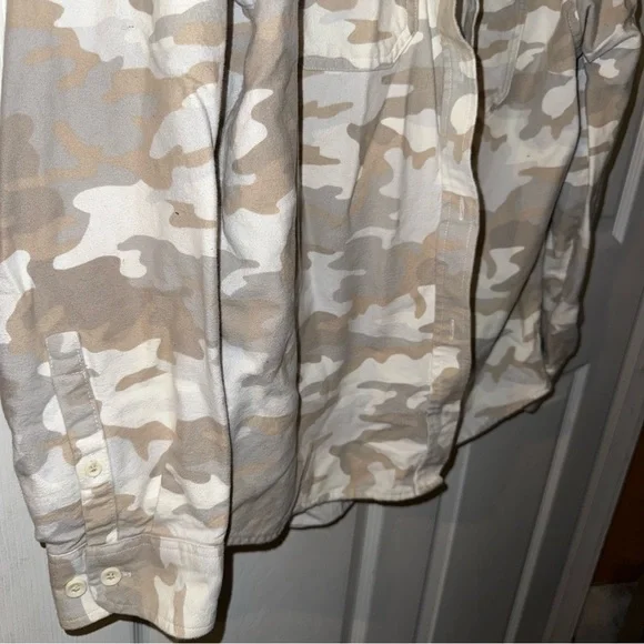 L.L. Bean Men's Casual Camouflage Shirt - Tan and Cream - Picture 2 of 5